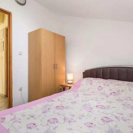 Milka Apartment Povljana