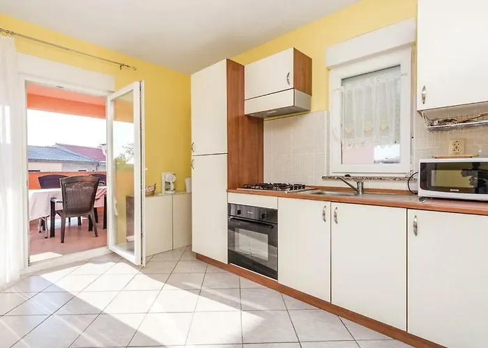 Milka Apartman Povljana